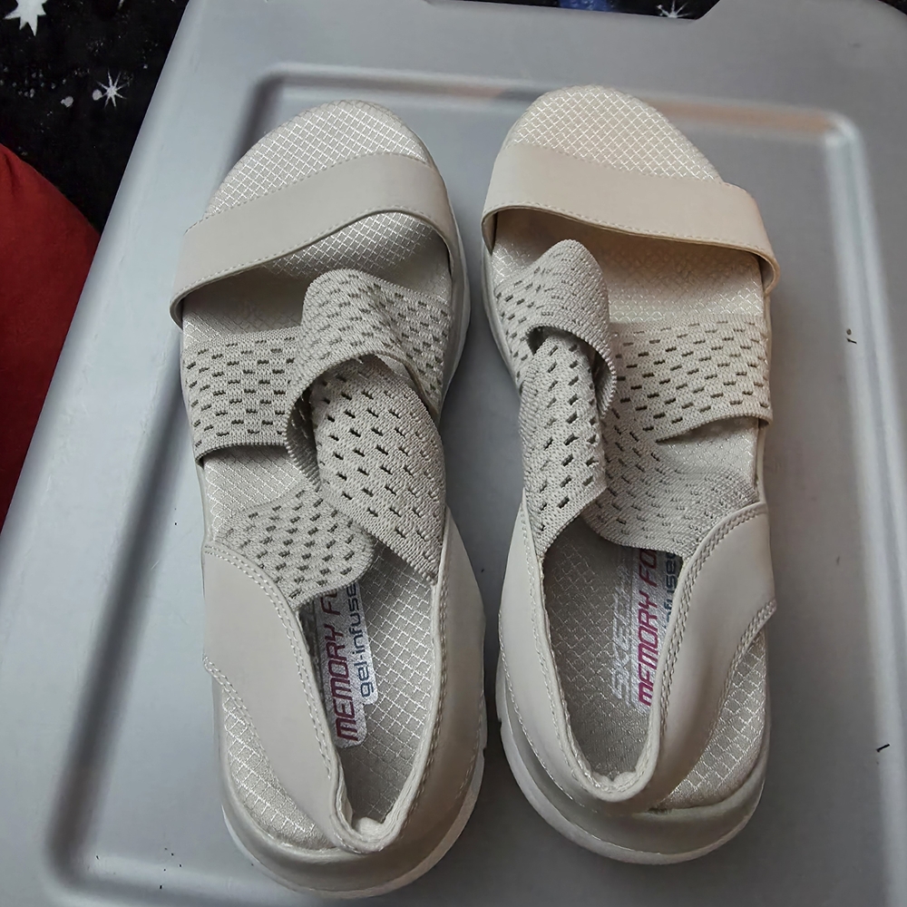 Skechers Women's Cream Sandals